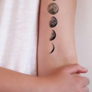 30 Minimalist Moon Phase Tattoo Ideas For Your Next Ink...