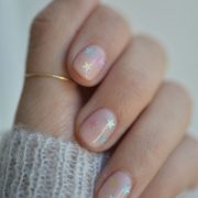 How to Do the Prettiest (yet subtle) Nail Art!...
